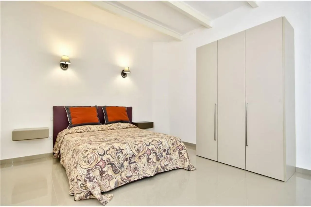 Four Bedroom Typical Maltese Townhouse - One Minute Away From The Seafront Sliema