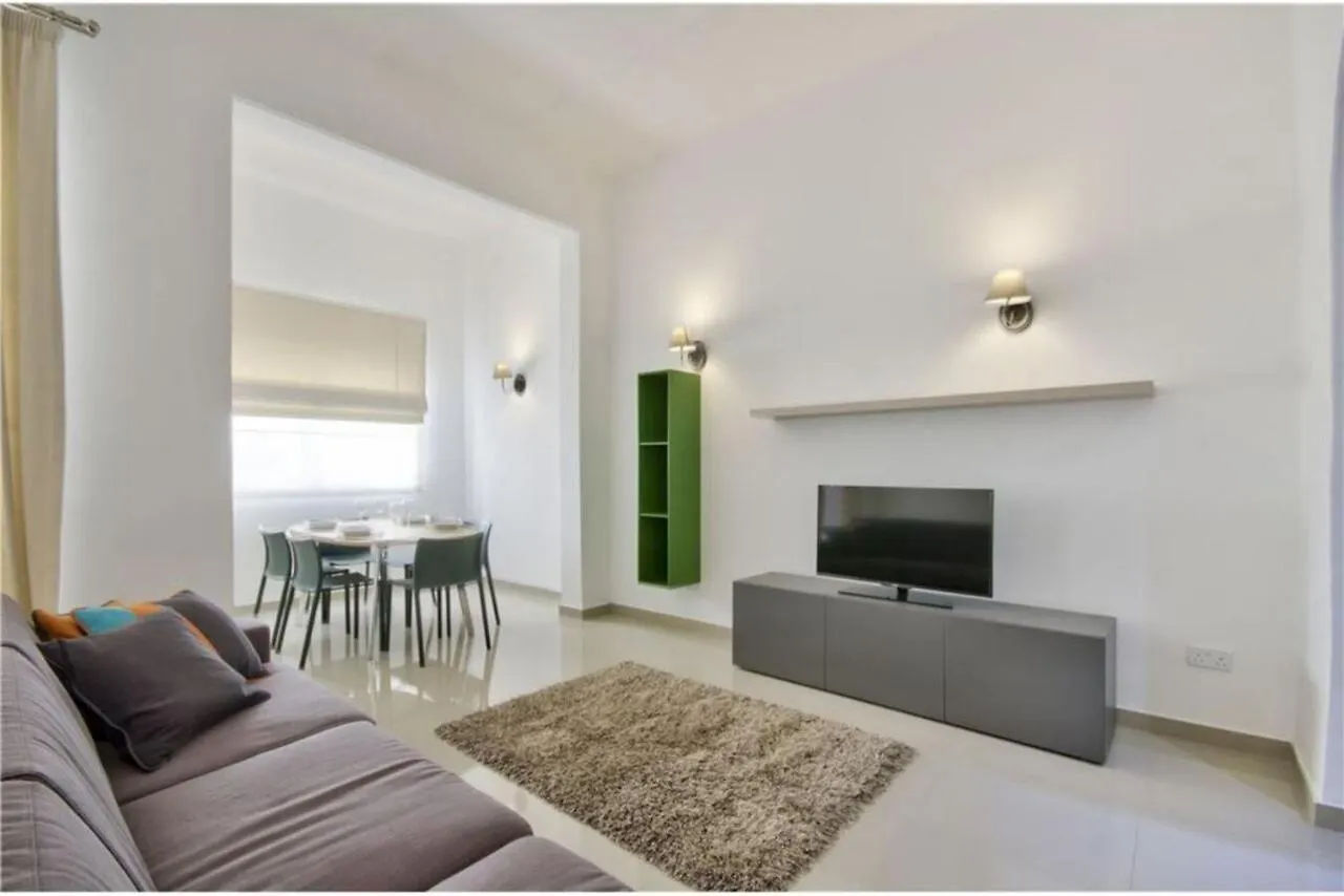 Four Bedroom Typical Maltese Townhouse - One Minute Away From The Seafront Sliema 0*,  Malta