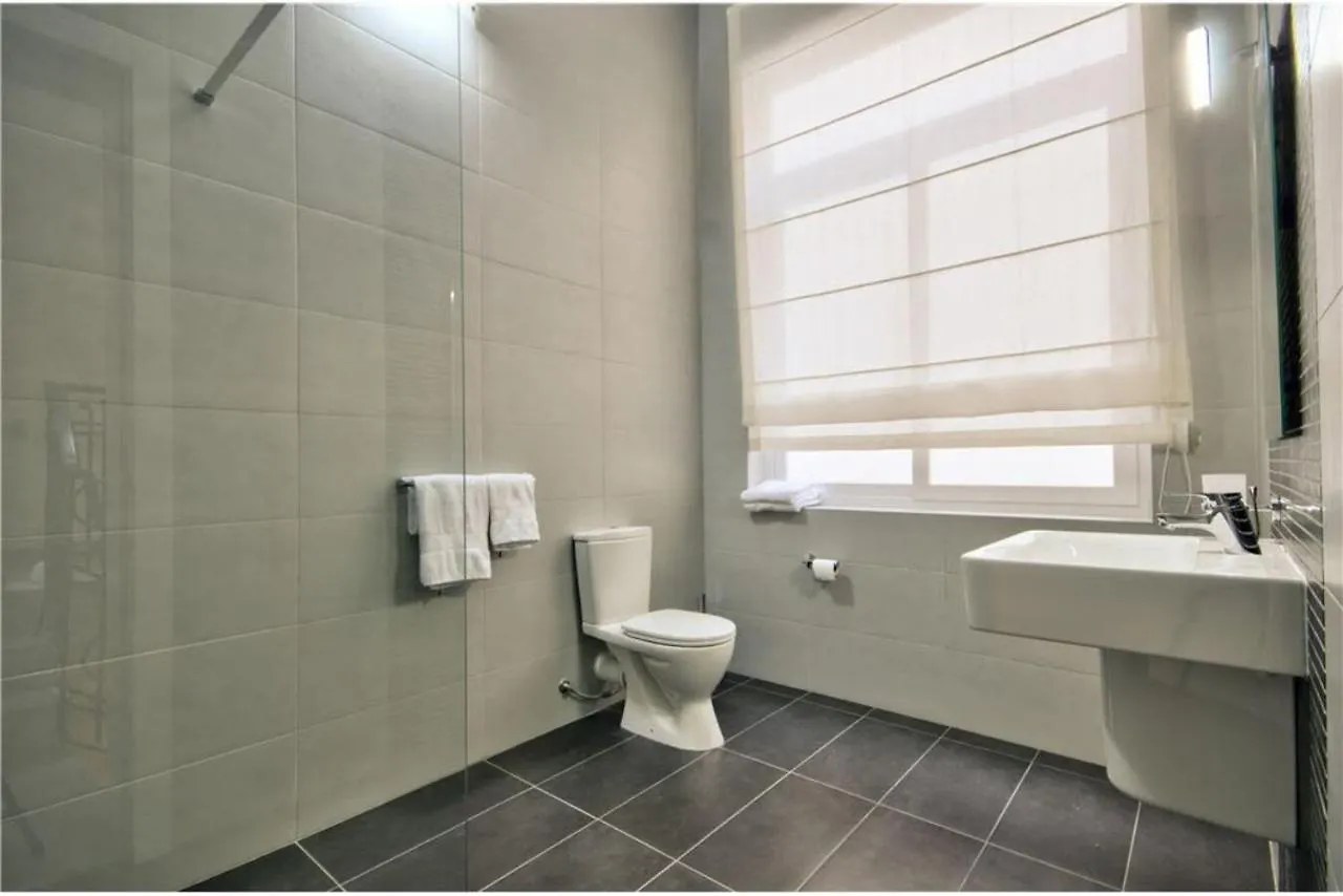 Four Bedroom Typical Maltese Townhouse - One Minute Away From The Seafront Sliema Holiday home