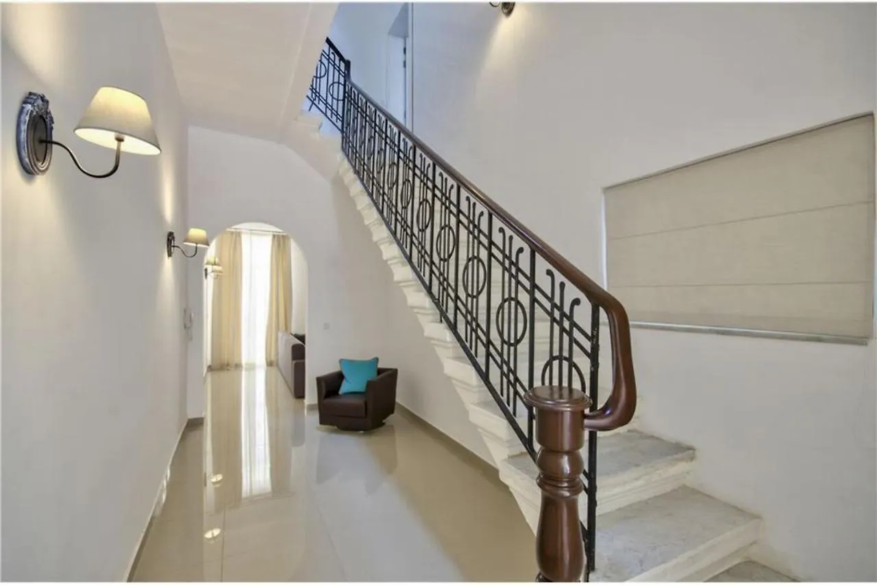 Four Bedroom Typical Maltese Townhouse - One Minute Away From The Seafront Sliema Holiday home