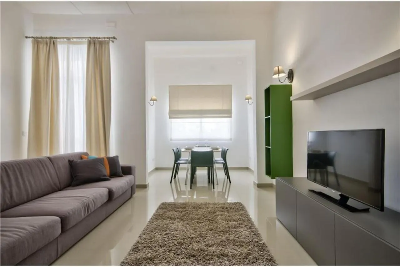 Four Bedroom Typical Maltese Townhouse - One Minute Away From The Seafront Sliema 0*,