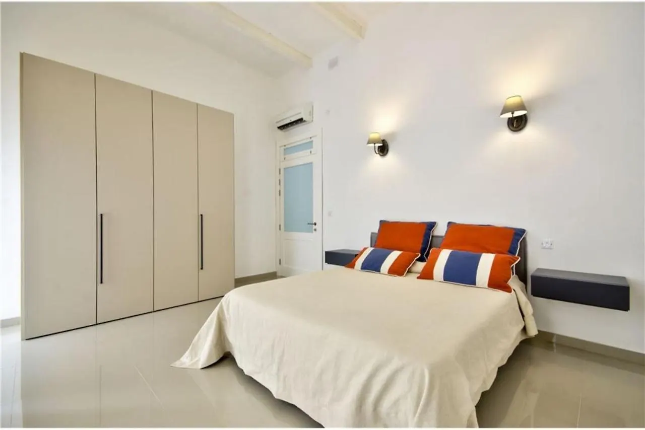 Four Bedroom Typical Maltese Townhouse - One Minute Away From The Seafront Sliema Malta